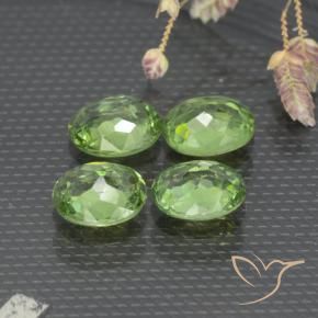 Pedras preciosas de Granada demantóide verde quente natural de 1.50 ct, oval, VS