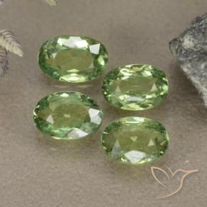 Pedras preciosas de Granada demantóide verde quente natural de 2.17 ct, oval, VS-SI
