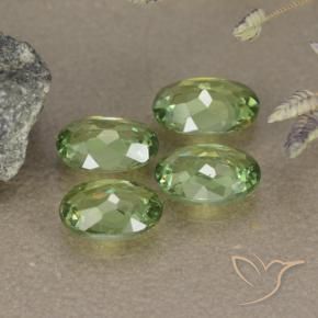 Pedras preciosas de Granada demantóide verde quente natural de 2.17 ct, oval, VS-SI