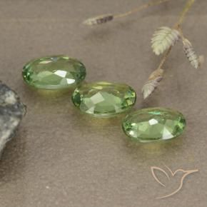 Pedras preciosas de Granada demantóide Luz verde natural de 1.40 ct, oval, VS-SI