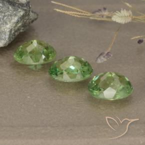 Pedras preciosas de Granada demantóide verde quente natural de 2.08 ct, oval, VS-SI