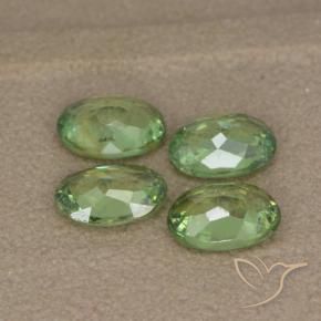 Pedras preciosas de Granada demantóide Verde floresta natural de 2.34 ct, oval, VS