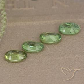Pedras preciosas de Granada demantóide verde quente natural de 2.25 ct, oval, VS