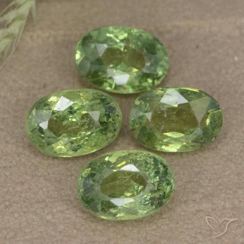 2.74ctw Natural Verde médio Granada demantóide, oval, VS