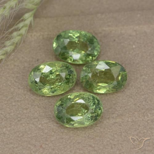 Pedras preciosas de Granada demantóide Verde médio natural de 2.74 ct, oval, VS
