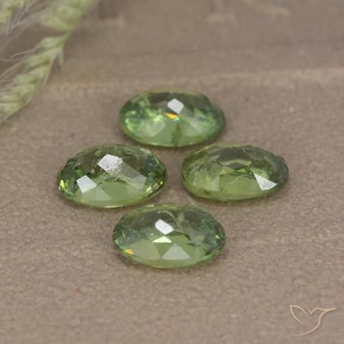 Pedras preciosas de Granada demantóide Verde médio natural de 2.74 ct, oval, VS
