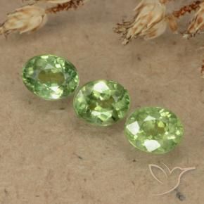 Pedras preciosas de Granada demantóide Amarelo verde natural de 0.86 ct, oval, VS-SI