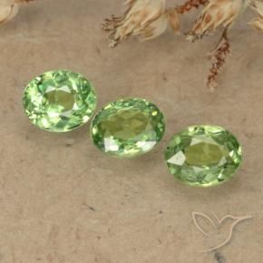 Pedras preciosas de Granada demantóide verde pêra natural de 0.88 ct, oval, VS-SI
