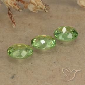 Pedras preciosas de Granada demantóide verde pêra natural de 0.88 ct, oval, VS-SI