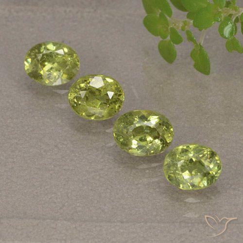 1.79ctw Natural Verde Floresta Quente Granada demantóide, oval, VS-SI