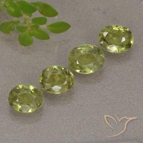 Pedras preciosas de Granada demantóide Verde Floresta Quente natural de 1.81 ct, oval, VS-SI