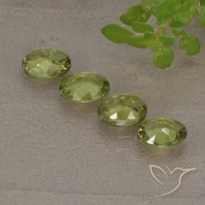 Pedras preciosas de Granada demantóide Verde Floresta Quente natural de 1.81 ct, oval, VS-SI