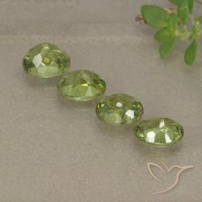 Pedras preciosas de Granada demantóide Verde Vivo Claro natural de 2.31 ct, oval, VS-SI