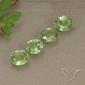 Pedras preciosas de Granada demantóide verde pêra natural de 1.28 ct, oval, VS-SI