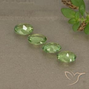 Pedras preciosas de Granada demantóide verde pêra natural de 1.28 ct, oval, VS-SI