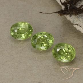 Pedras preciosas de Granada demantóide Verde Floresta Claro natural de 1.26 ct, oval, VS-SI