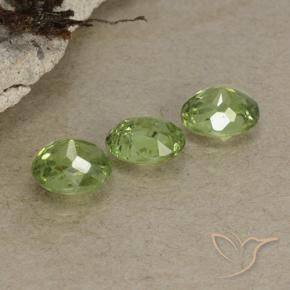 Pedras preciosas de Granada demantóide Verde Floresta Claro natural de 1.26 ct, oval, VS-SI