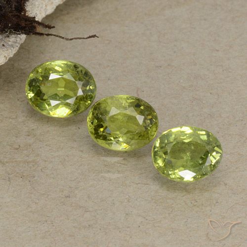 1.23ctw Natural Verde oliva Granada demantóide, oval, VS-SI