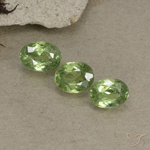 1.55ctw Natural verde quente Granada demantóide, oval, VS-SI
