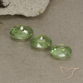 Pedras preciosas de Granada demantóide verde quente natural de 1.55 ct, oval, VS-SI