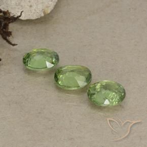 Pedras preciosas de Granada demantóide Luz verde natural de 1.38 ct, oval, VS-SI