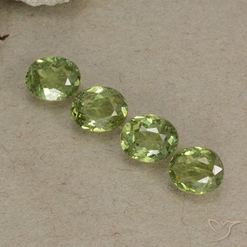 1.35ctw Natural Verde amarelado Granada demantóide, oval, VS-SI