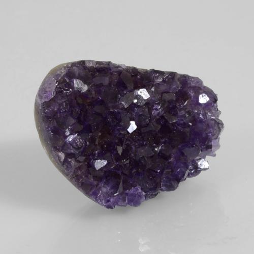 Drusa de ametista violeta natural 79,16ct, forma extravagante, opaco