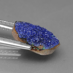 Drusa de azurita azul natural 2,55ct, forma extravagante, opaco