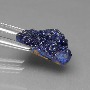 Drusa de azurita azul natural 2,81ct, forma extravagante, opaco
