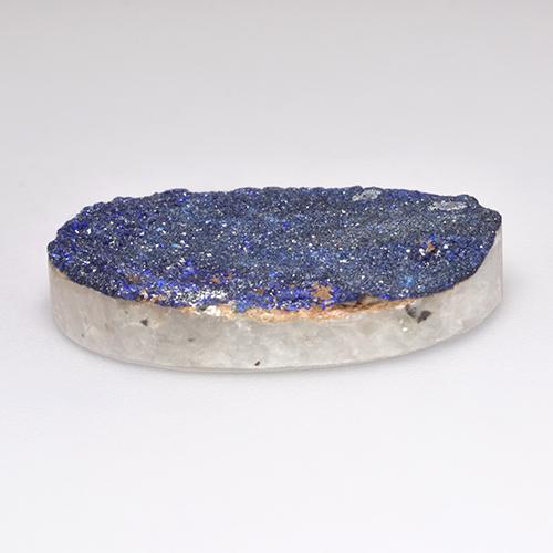 Drusa de azurita azul natural 22,48ct, forma extravagante, opaco