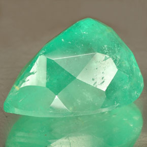 Esmeralda verde natural 11,76ct, formato de pêra, VS-SI
