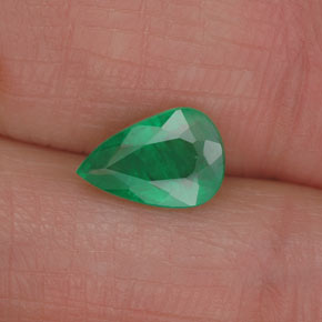 Esmeralda verde natural 0,90ct, formato de pêra, I1
