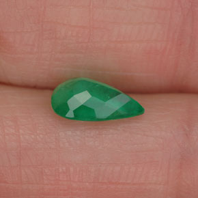 Esmeralda verde natural 0,90ct, formato de pêra, I1