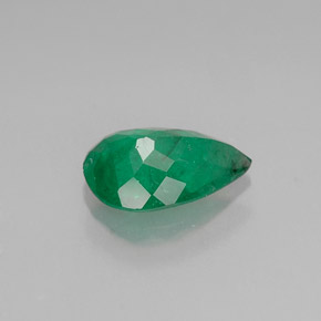 Esmeralda verde natural 0,96ct, formato de pêra, I1