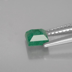 Esmeralda verde natural 0,59ct, quadrado, I1