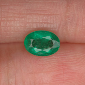Esmeralda verde natural 0,71ct, corte oval, I1