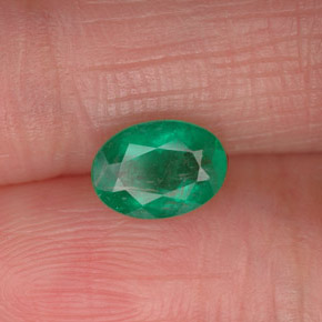 Esmeralda verde natural 0,71ct, corte oval, I1