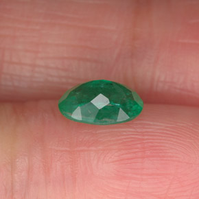 Esmeralda verde natural 0,71ct, corte oval, I1