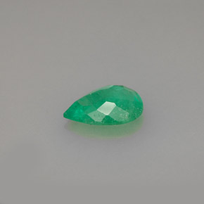 Esmeralda Verde Natural 0.90ct, Formato de pêra, SI-I1