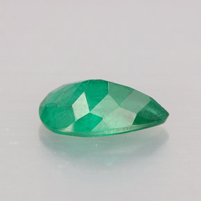 Esmeralda verde natural 0,90ct, formato de pêra, SI