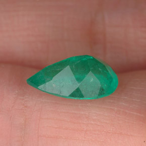 Esmeralda verde natural 1,40ct, formato de pêra, I1