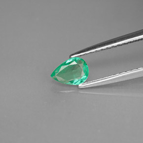 Esmeralda verde natural 0,31ct, formato de pêra, VS-SI