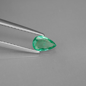 Esmeralda verde natural 0,28ct, formato de pêra, VS-SI