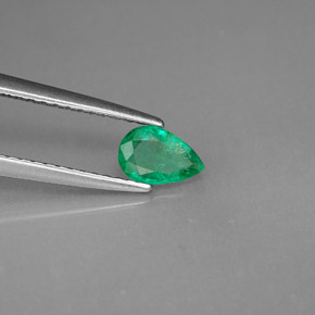 Esmeralda verde natural 0,32ct, formato de pêra, VS-SI