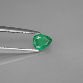 Esmeralda verde natural 0,26ct, formato de pêra, VS-SI