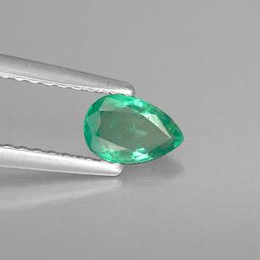 Esmeralda verde natural 0,39ct, formato de pêra, VS-SI