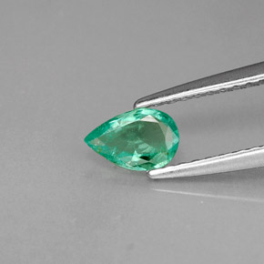 Esmeralda verde natural 0,29ct, formato de pêra, VS-SI