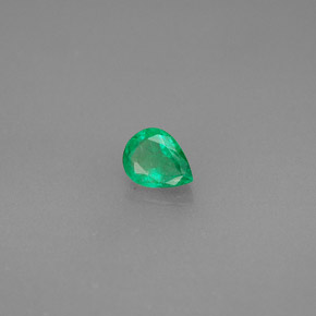 Esmeralda verde natural 0,30ct, formato de pêra, VS-SI