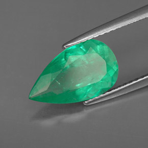 Esmeralda verde natural 2,43ct, formato de pêra, SI
