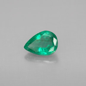 Esmeralda verde natural 0,67ct, formato de pêra, VS-SI